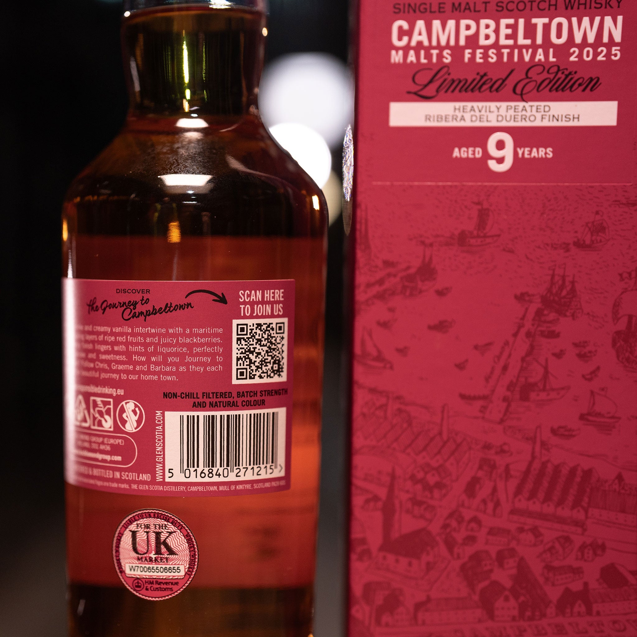 A bottle of Glen Scotia's heavily peated single malt Scotch whisky, the Campbeltown Malts Festival Edition 2025, stands next to its box. Aged 9 years in Ribera del Duero red wine casks, it features a QR code and UK product label.